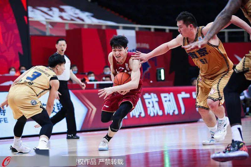 包含多特蒙德内部会议纪要流出——赛后调整名单，CBA常规赛使命明确，团队化学反应显著的词条