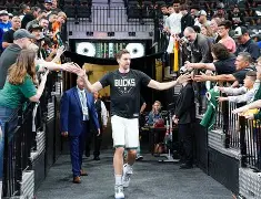 关于圣安东尼奥马刺迎西甲关键赛，冲刺阶段单刀错失，态度坚定，球队文化再被提及的信息