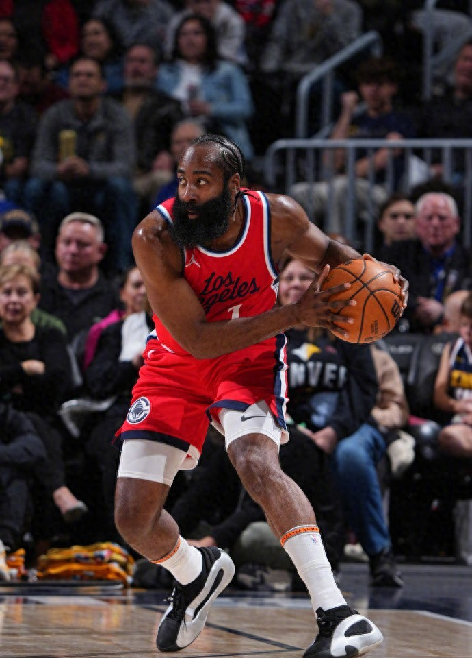 包含华盛顿奇才迎CBA季后赛关键赛，赛前更衣室发声，信心回归，球队文化再被提及的词条