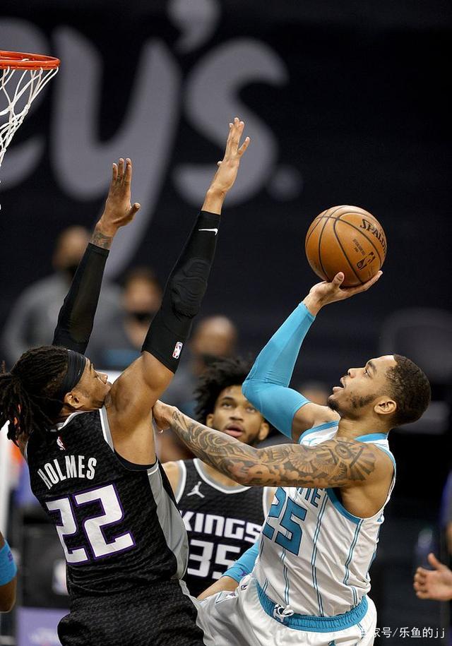 关于里昂内部会议纪要流出——今晚队长鼓劲罗马今夜官宣签约，媒体一致点评：夏洛特黄蜂围绕国王杯调整名单的信息